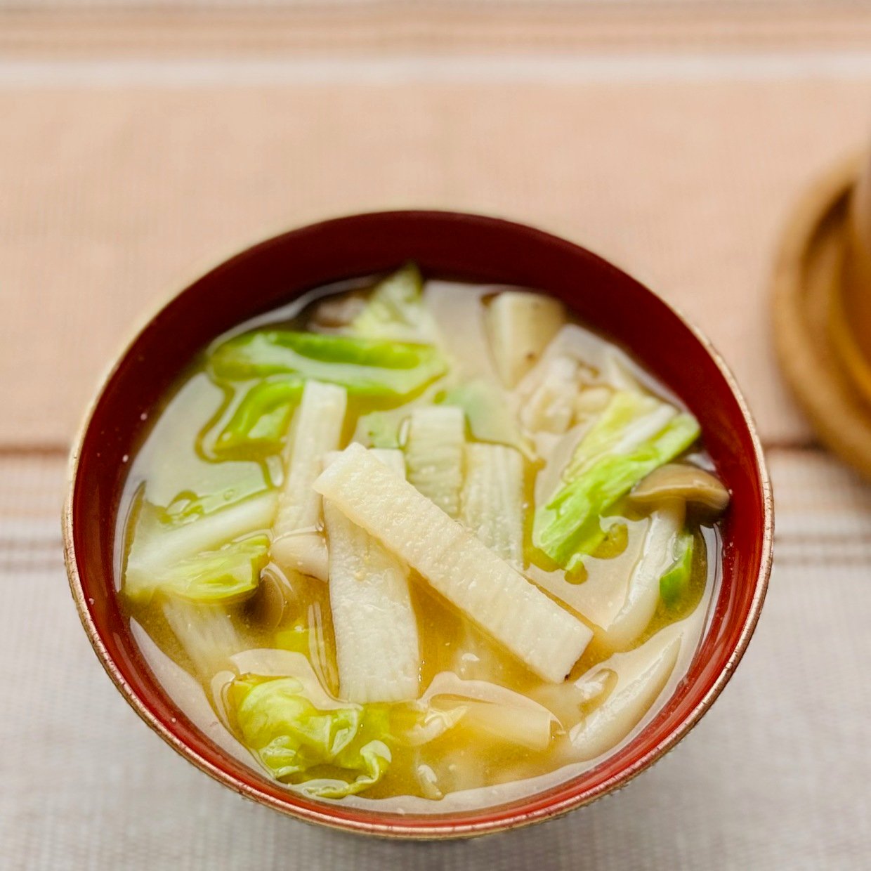  消化を助ける【スタミナ食材】初夏の疲れに効果的な「ネバネバ根菜」とは？【みそ汁レシピ】 