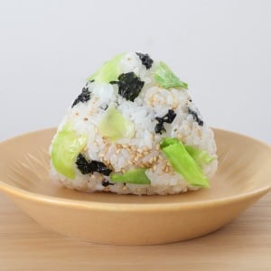 おいしくて家族のテンションも上がる！「韓国海苔」と抜群に合う“ビタミン・食物繊維が豊富”な食材とは？