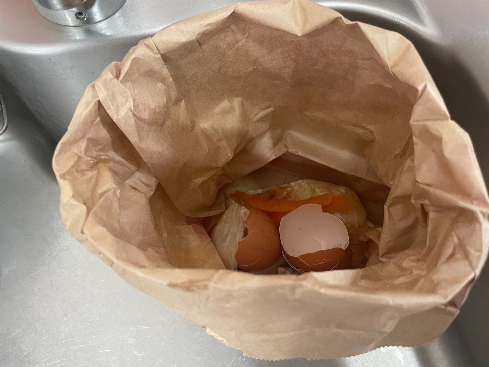 袋をセットしたらキッチンの生ゴミを入れて活用