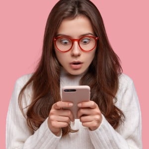【iPhone】勝手に繋がってるかも…。「LINE」で個人情報を守るためにオフにすべき“2つの設定”
