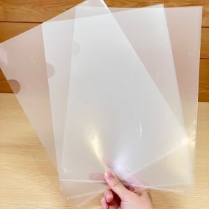 「クリアファイル」で袋の持ち手を隠す…？「実用的！」「もっと早く知りたかった」「見た目もいい！」