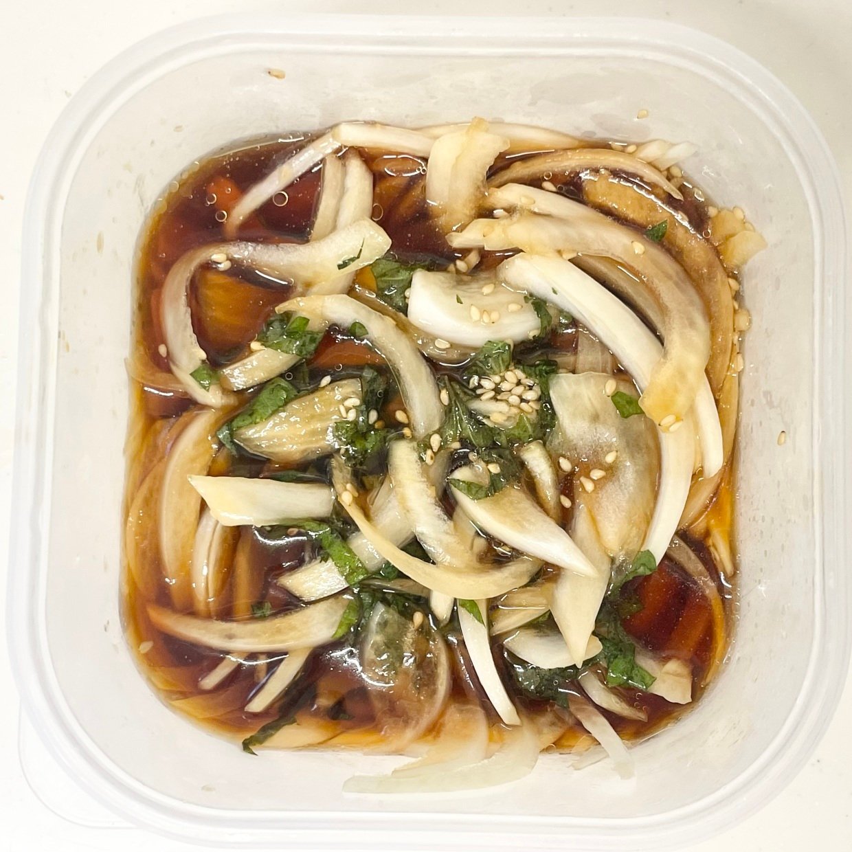  「新玉ねぎ」を漬けるだけで絶品になる調味料とは？「さっぱり味でおいしい」「作り置きにもぴったり」 