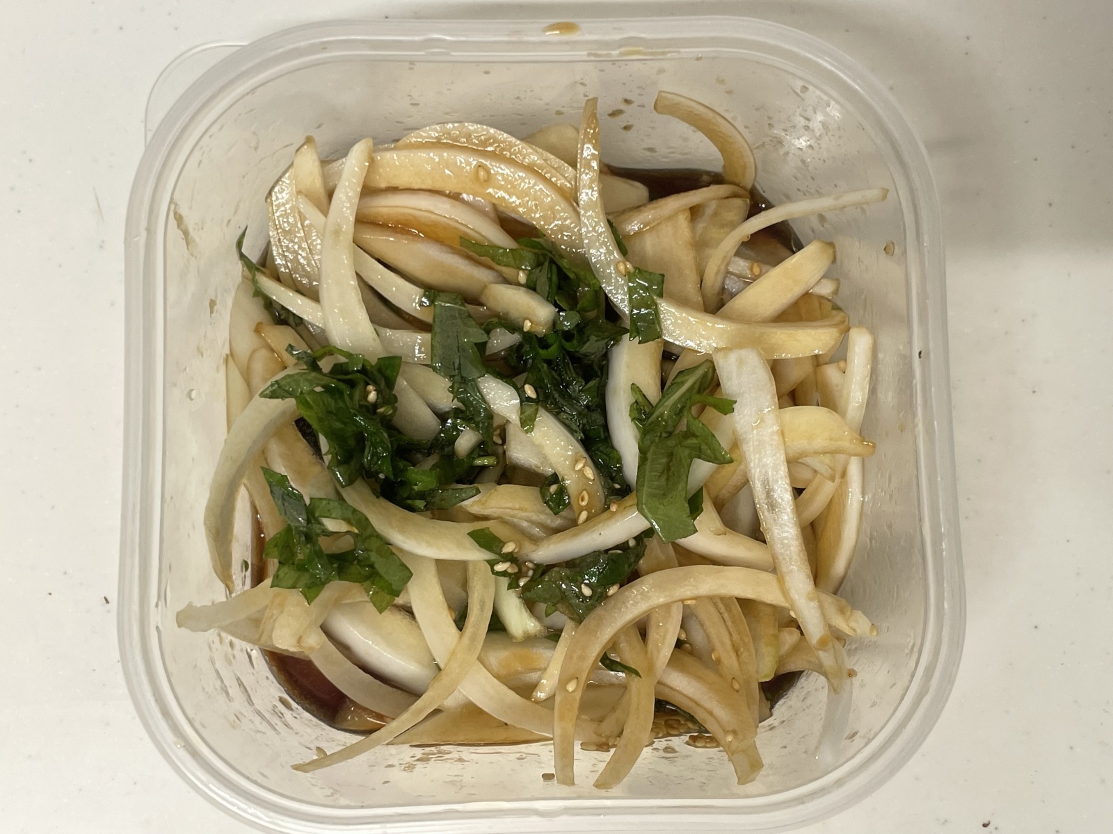 「新玉ねぎ」を漬けるだけで絶品になる調味料とは?「さっぱり味でおいしい」「作り置きにもぴったり」