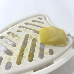 洗い物が劇的にラク！おろし器の“繊維詰まり”を防ぐワザ→「もっと早く教えて…」「ニオイ移りもなし！」