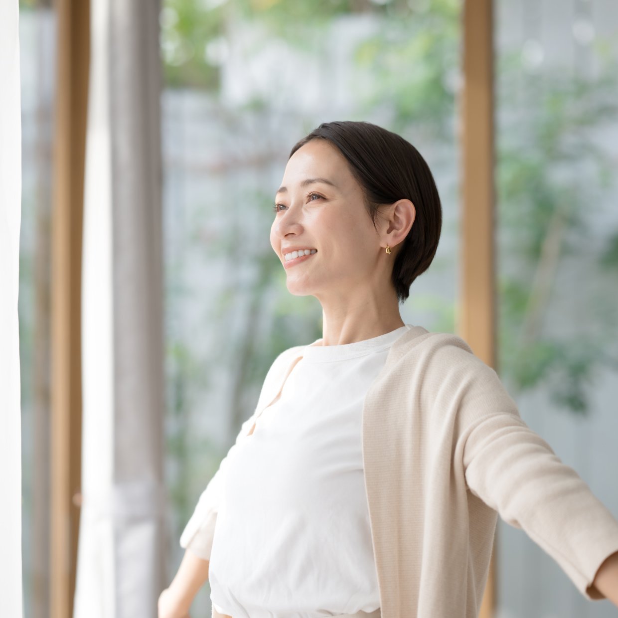  「落ち込みやすい人」が実践する“気持ちを切り替える方法”4つ【40代前後の女性に調査】 
