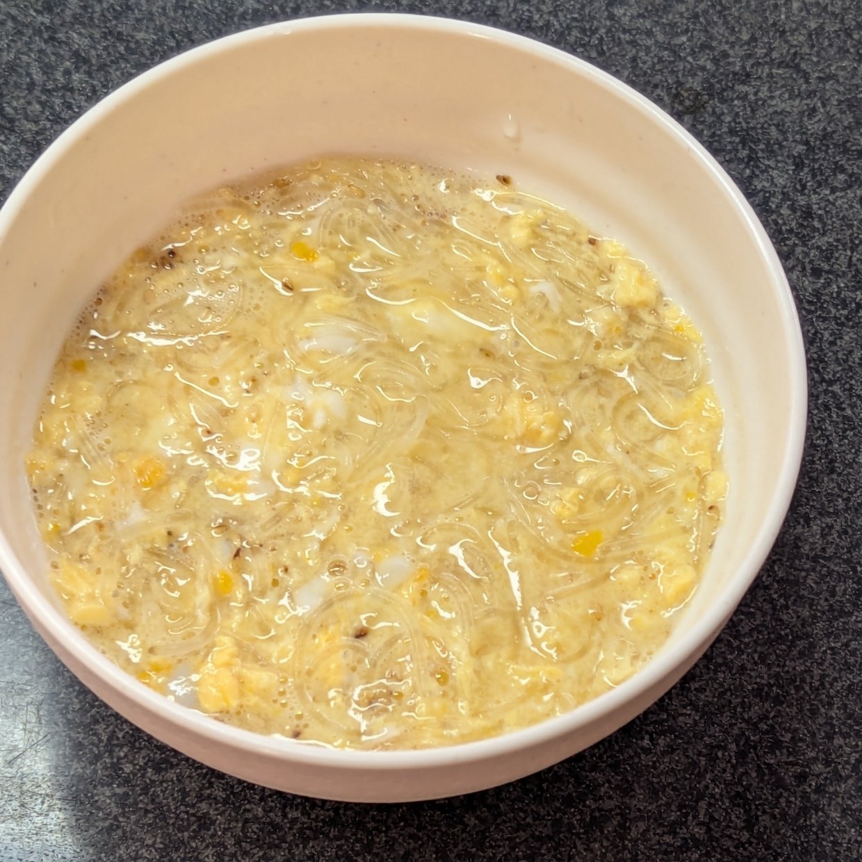  パンもご飯もなくても満足感のある朝食に！レンジで作る“簡単ヘルシースープ”「朝にぴったり」 