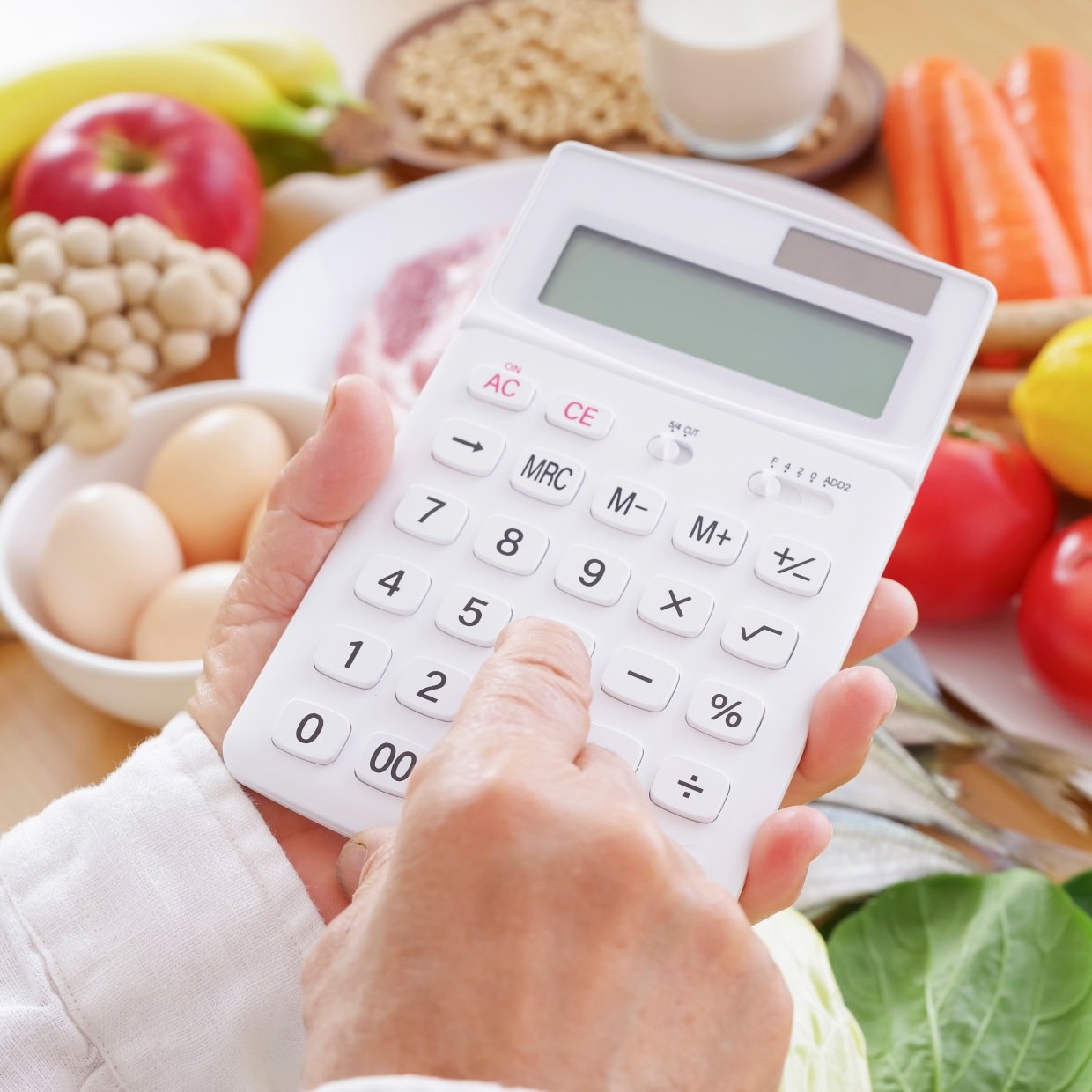  毎月の「食費」にかかるお金が増加中！エンゲル係数で私たちの“お財布事情”を解説 