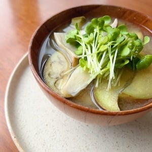 暑さに負けない！抗酸化作用を持つポリフェノールが豊富な「旬の野菜のみそ汁」