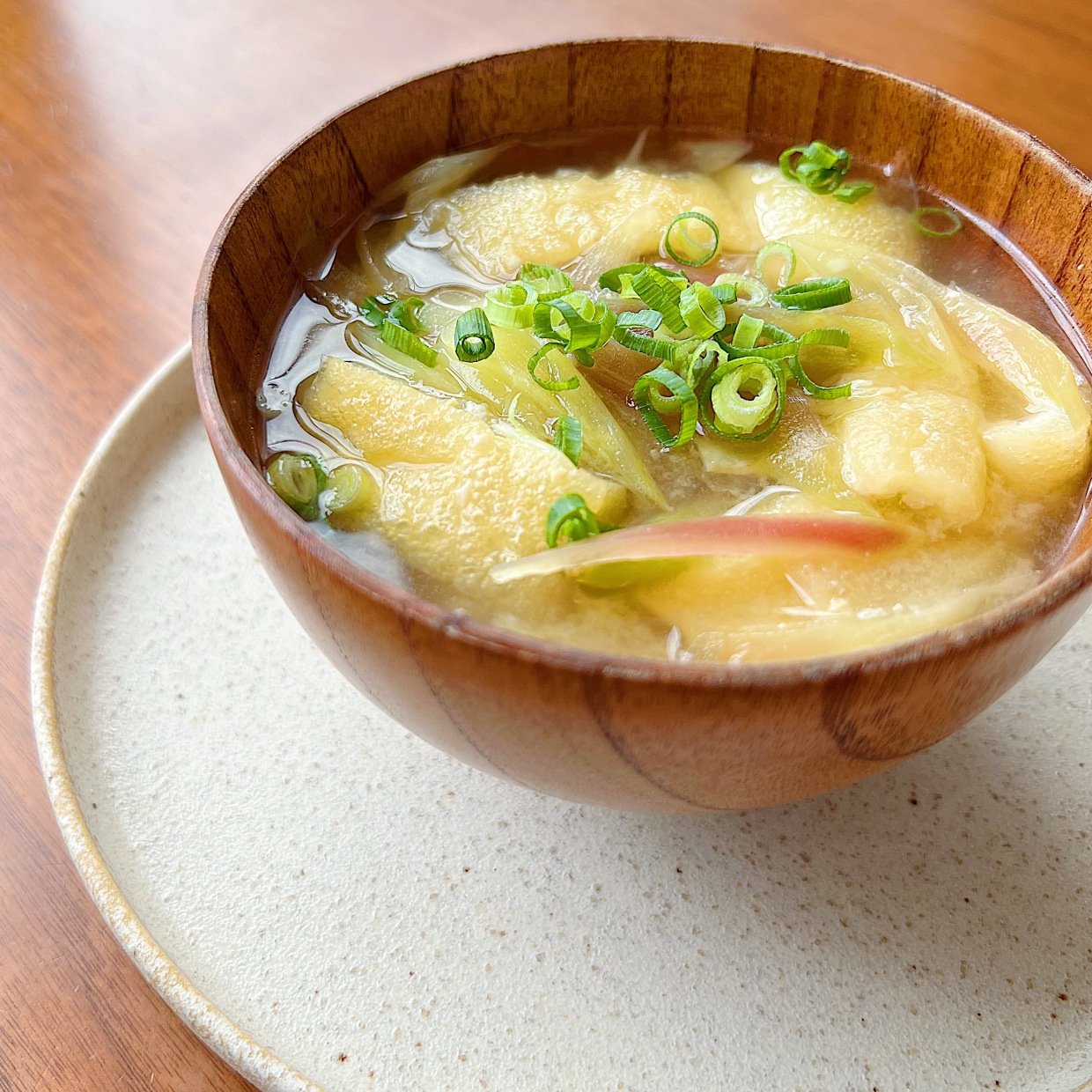  食欲がない日もさっぱり食べられる。「みそ汁」にいれると腸がよろこぶ“おすすめ食材”とは？ 