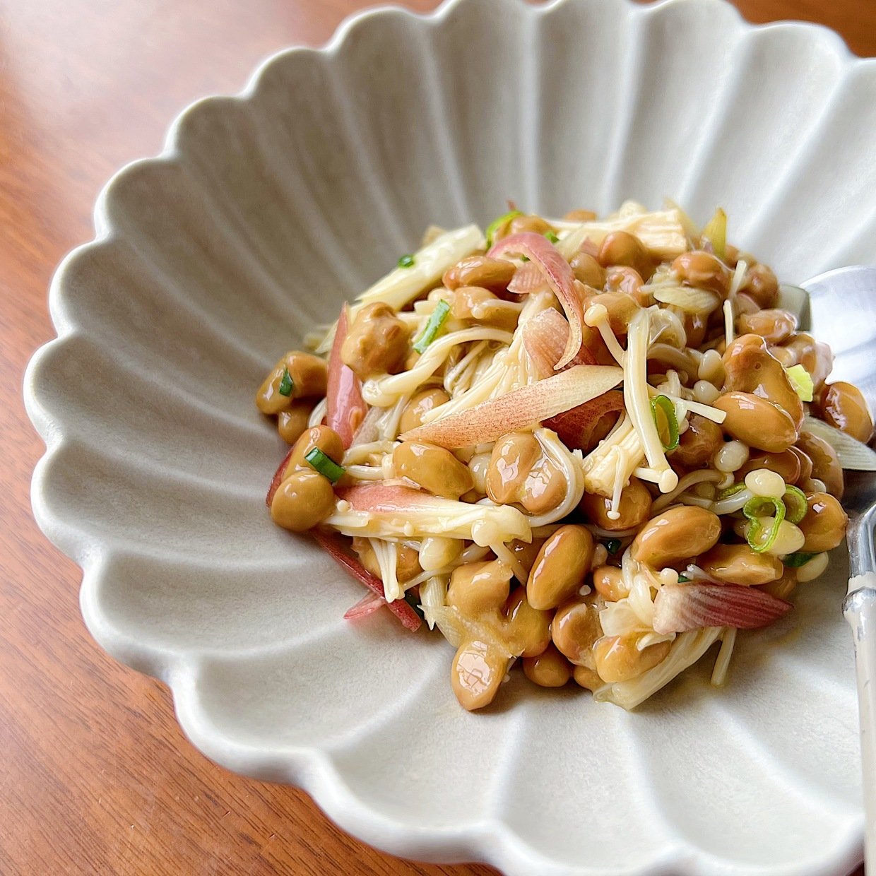  ダイエット中でも低カロリーだから嬉しい！「納豆」にいれると腸がよろこぶ“さっぱり食材”とは？ 