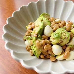 血管の老化を防ぐビタミンE。「納豆」にいれると体がよろこぶ“健康食材”とは？「積極的に摂りたい」