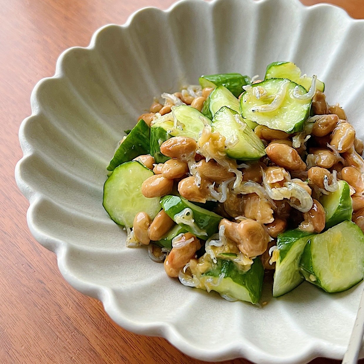  むくみが気になる人必見！「納豆」にいれると腸がよろこぶ“カリウムが豊富な夏野菜”とは？ 