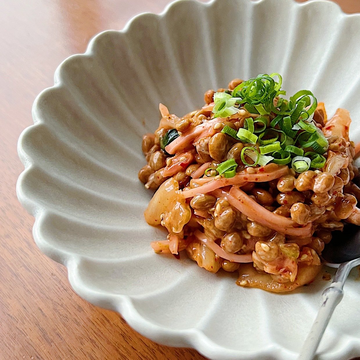  「納豆」にいれると腸がもっとよろこぶ。2つの“赤い食材”とは？ 