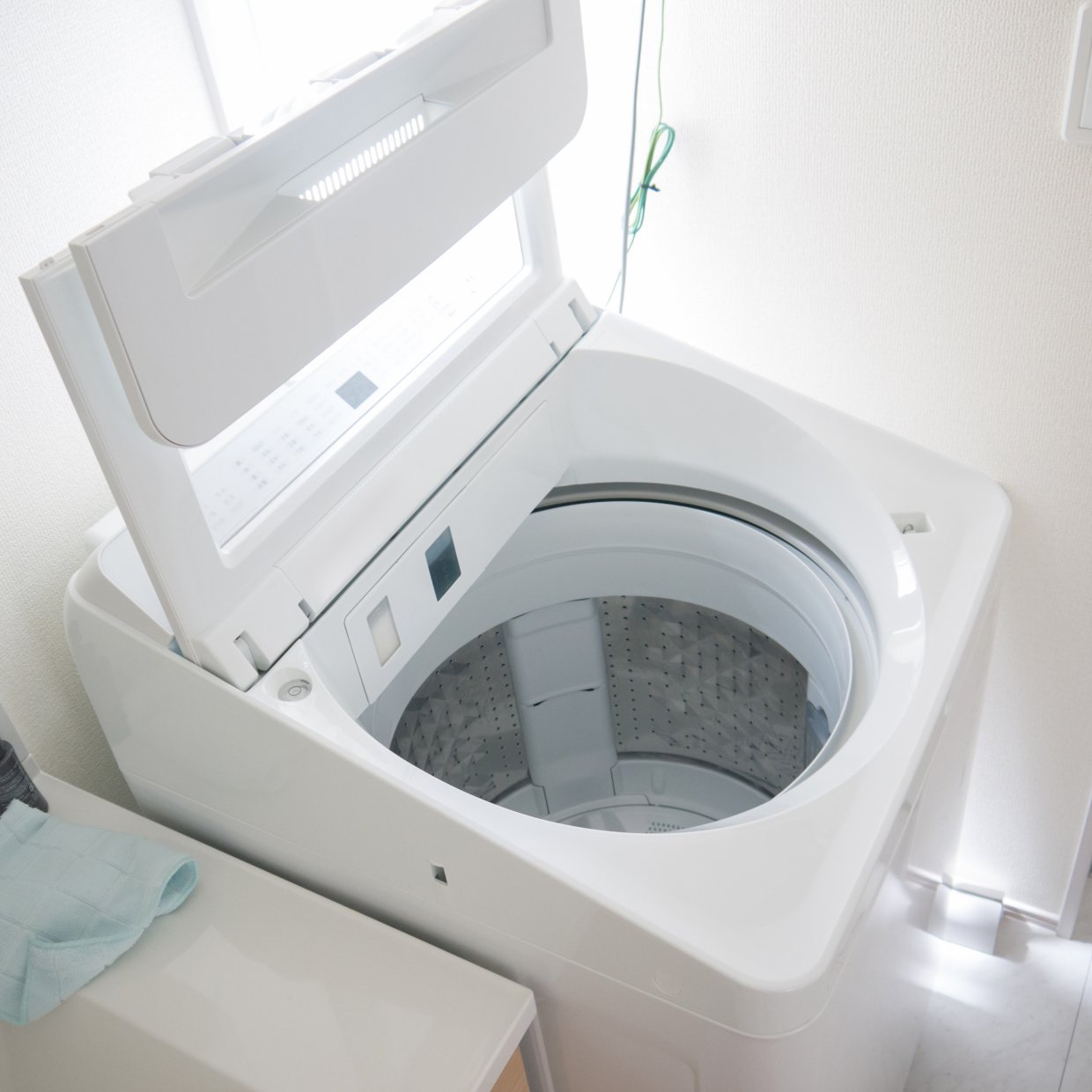  「洗濯機」の汚れをウタマロで一掃！運気まで整う“週1リセット習慣”「スッキリして気持ちいい〜！」 