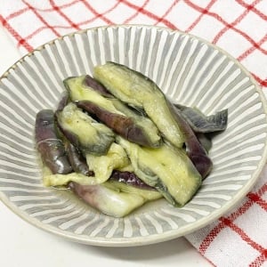 さっぱり大人の味。夏に食べたくなるナスの漬けレシピ「材料は3つだけ」「節約にも」