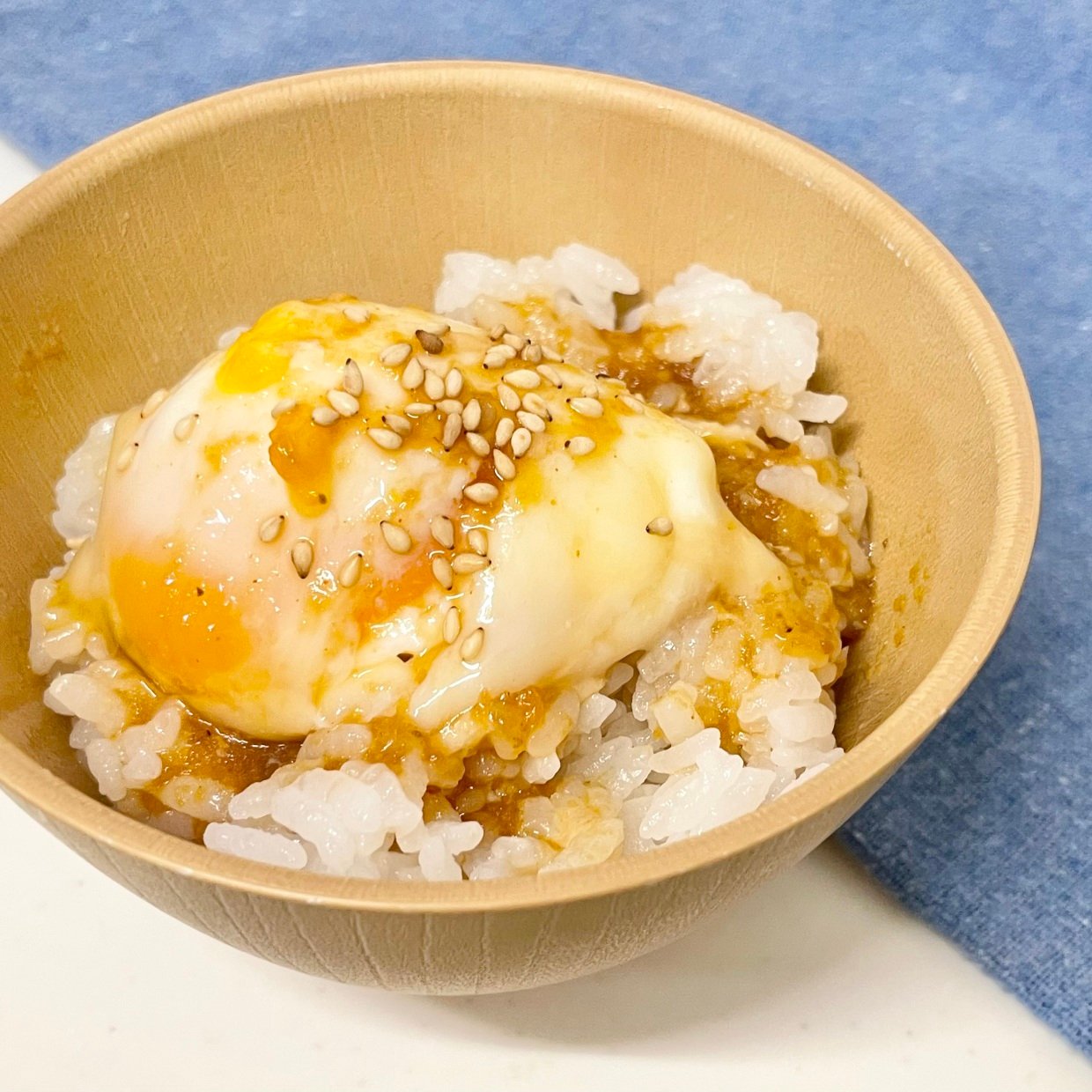  濃厚でやみつきになる…。5分で完成「温泉卵のスタミナ漬け丼」の作り方 