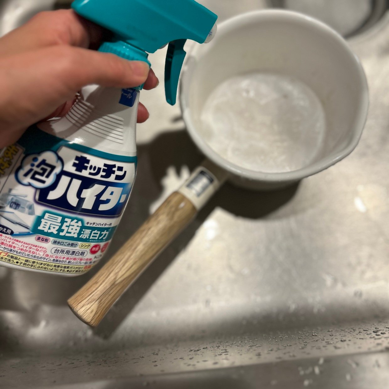  便利な「キッチン泡ハイター」の落とし穴【おすすめの使い方と避けたい場所3つ】 