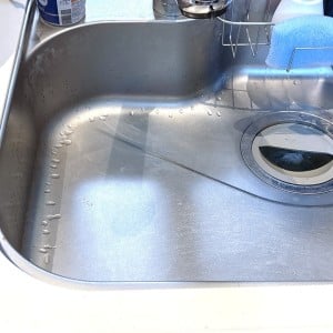 「キッチンが臭う」のは意外な部分から？ぬめりや黒カビが溜まりやすい場所4つ