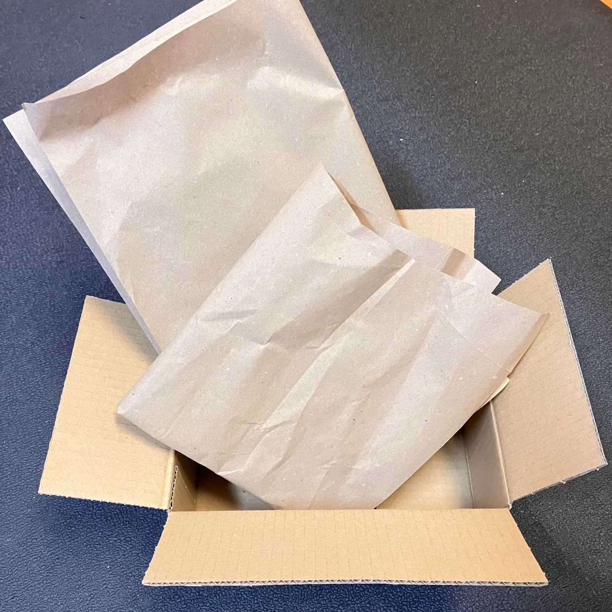  「紙の緩衝材」って捨てるものだと思ってた…「まさかの使い道！」「ストックしたくなる」 
