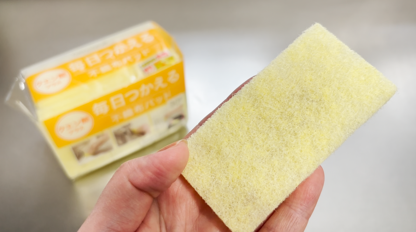 不織布パッドがあれば、水に濡らしてこするだけで、サッと汚れが落ちる!