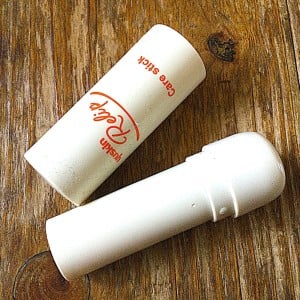 「余ったリップクリーム」を“口以外に塗る”意外な使い道「ベトベトの指紋が…」「ラクに消えた」