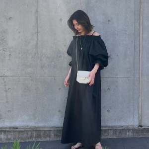一枚で“こなれ見え”！大人の夏を彩る「垢抜けワンピースコーデ」3選