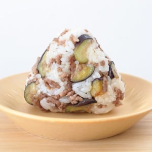 「また作って！」とリクエストされちゃうかも。大人も子どもも大満足できる旬の野菜を使った絶品おにぎり