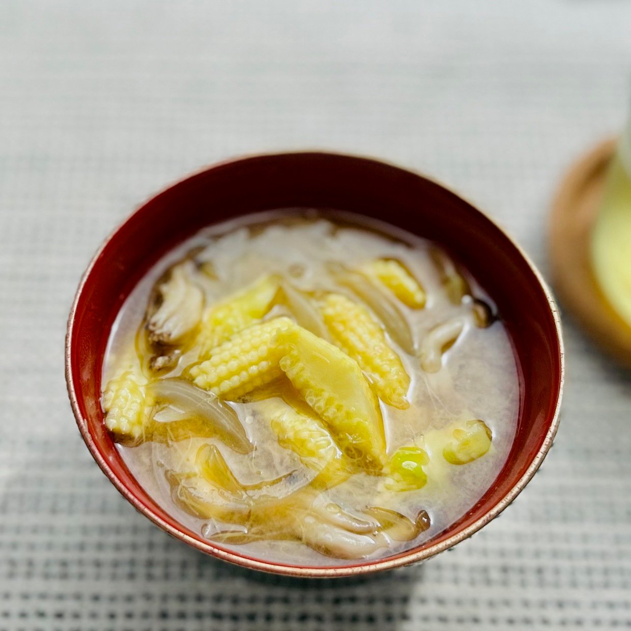  「造血のビタミン」がたっぷり！みそ汁に入れて【貧血予防】に役立つ黄色い野菜とは？ 
