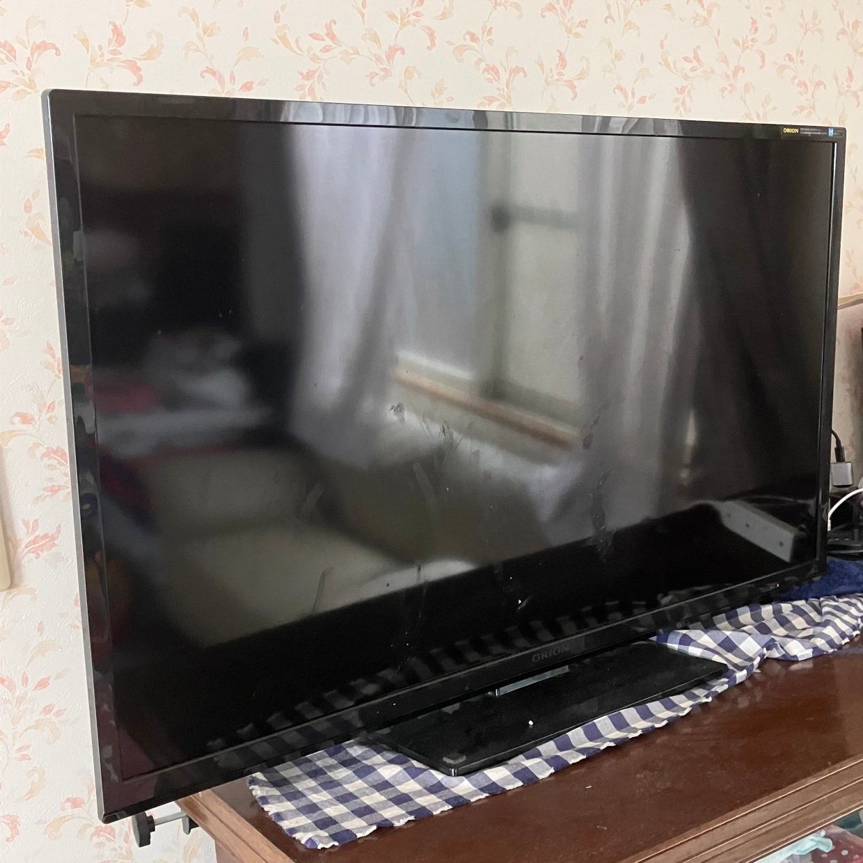  指紋だらけの“テレビ画面をピカピカにする”意外なワザ「洗剤は不要」「想像以上にキレイになった」 