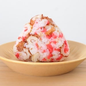 暑い季節にもさっぱり食べられる！低脂質・高タンパク質で栄養も摂れる「満足おにぎり」