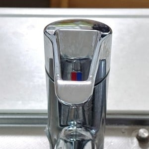 もっと早く教えて…。「キッチンの水栓」レバーの位置が“真ん中”だと光熱費が上がるワケ