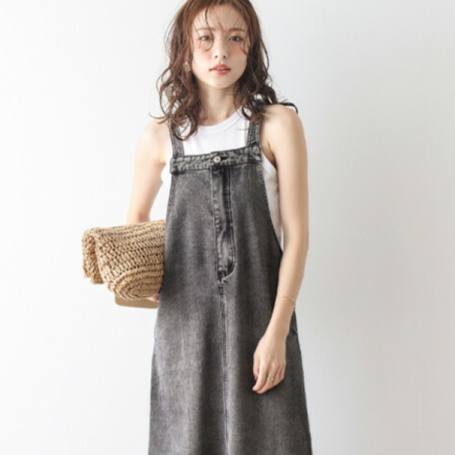  大人カジュアルがおしゃれ。40歳から似合う「上品サロペット」3選 