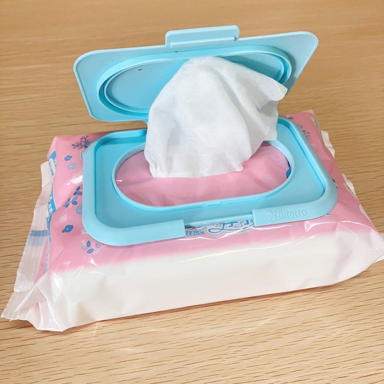  「ウェットティッシュ」を1枚ずつスッと取り出せる便利ワザ「2枚くっついてこない」「超簡単！」 