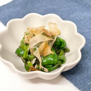 ビタミンCたっぷりのピーマンを焼いて漬けるだけ！「冷やすともっとおいしい」「紫外線対策に」