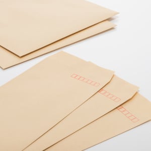 “普通の茶封筒”が“おしゃれ過ぎる封筒”に大変身！自分で作れたら嬉しい簡単リメイク術「すごい！」