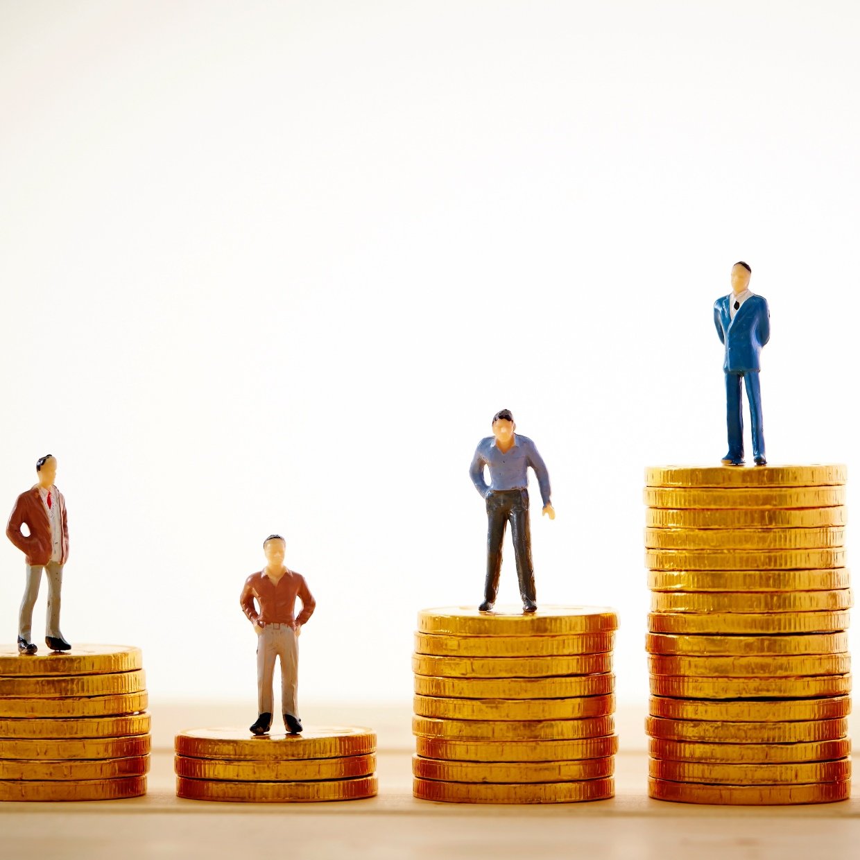  「世界の賃金」をチェック！日本は何番目？“最低賃金月50万円以上”の国もご紹介 