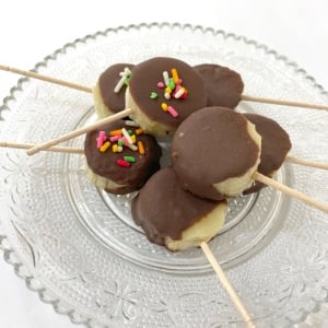 かわいくて食べやすい！「ミニチョコバナナ」を一気に作る“簡単テク”「サイズがいい！」「手も汚れない」