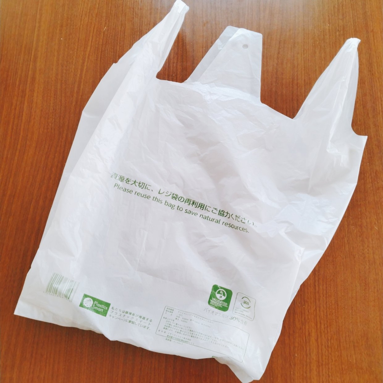  ピタッとくっつく「ビニール袋」を一発で開ける“道具いらずの裏ワザ”「知っておくと便利」 