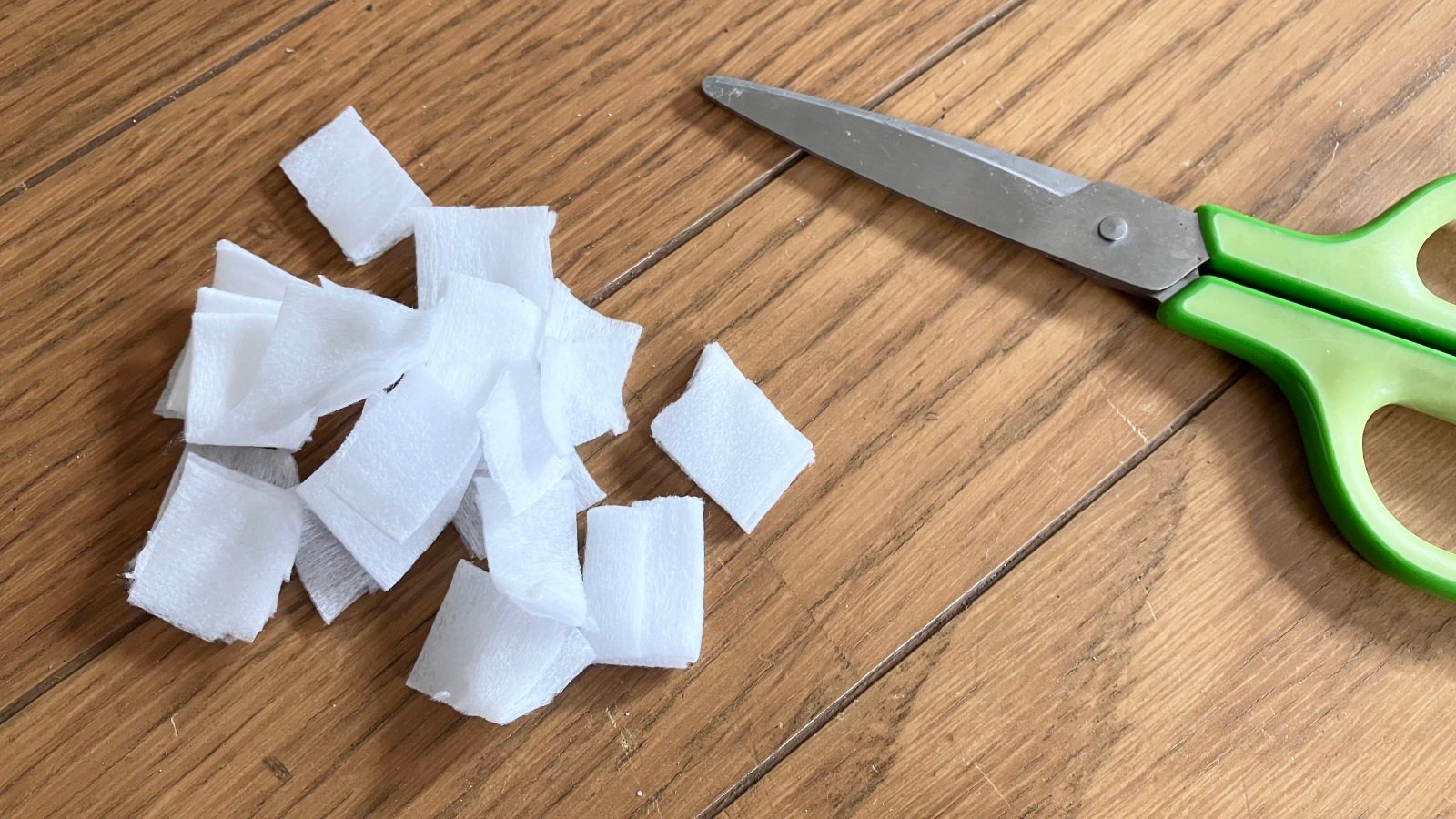 カットした「ドライシート」をそのままダストカップの中へポンと入れておくだけ！