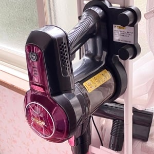 もう振らない！掃除機の”ダストカップのゴミ”がポンッと出てくる裏技「気持ちいい」「手が汚れない」