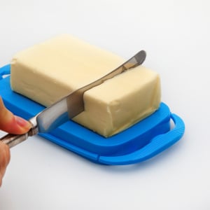 包丁も手も汚れない！「バター」が格段に使いやすくなる裏ワザ「取り出しラク」「早く知りたかった」