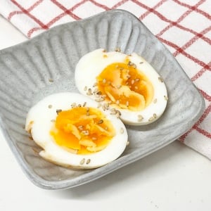 ピリ辛味がアクセント！「味玉」の意外でおいしい味付け「にんにくの香りも食欲をそそる」
