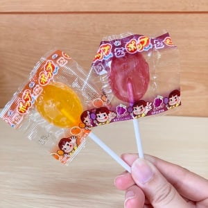 「棒付きキャンディ」が夏仕様の飴に変わる“目からウロコのワザ”「冷たくておいしい」「子どもが大喜び」