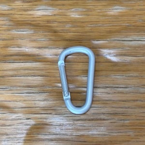 「カラビナ」の家で役立つ“意外な使い道”2選→「便利！」「アウトドア以外でも役に立つ」