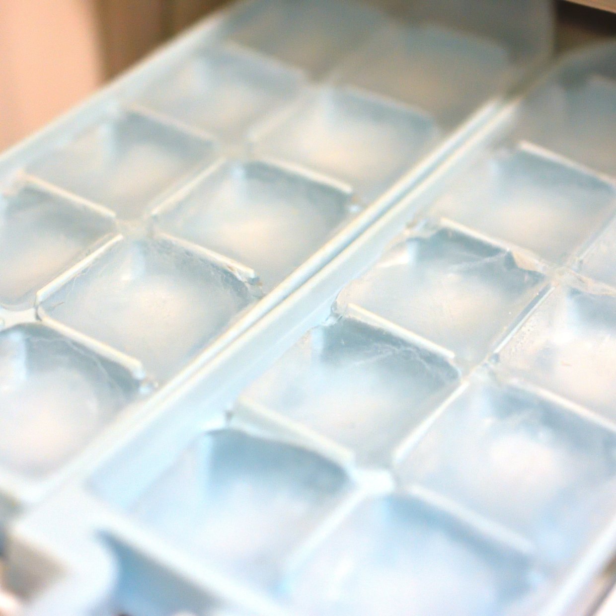  「自動製氷機」の氷に賞味期限はあるの？つくりたての氷でも不衛生になる“落とし穴” 