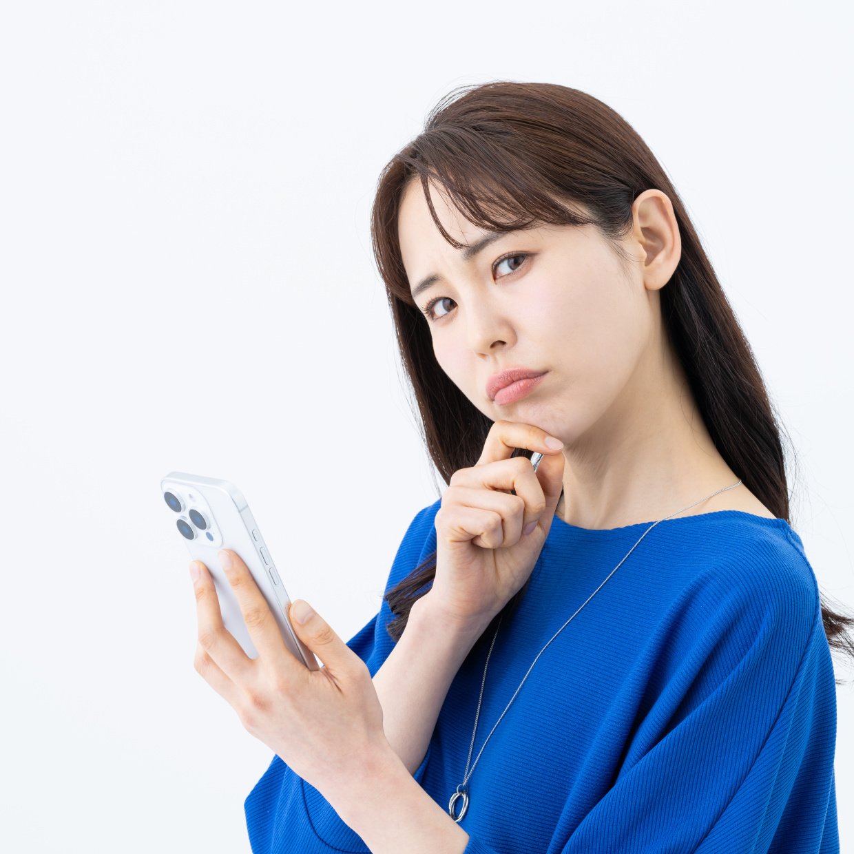  【iPhone】バッテリーをムダに減らさない“意外と重要な設定”→「遠出する前に見直したい！」 