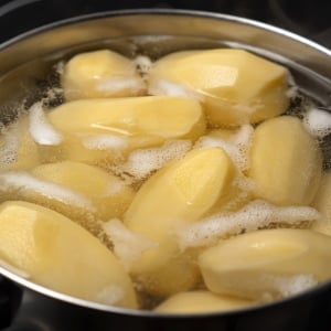 知らなかった。「野菜のゆで汁」の意外な使い道3つ「すぐ捨てない」「きれいになる」