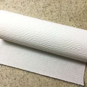 「ヒラヒラめくれるキッチンペーパー」を一瞬でピタッとまとめるワザ「ちゃんと止まる」「すごい！」