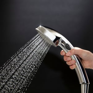 「水道光熱費が高い人」の“夏のシャワーのNG行動3つ”「やりがち…」「家族で見直す」