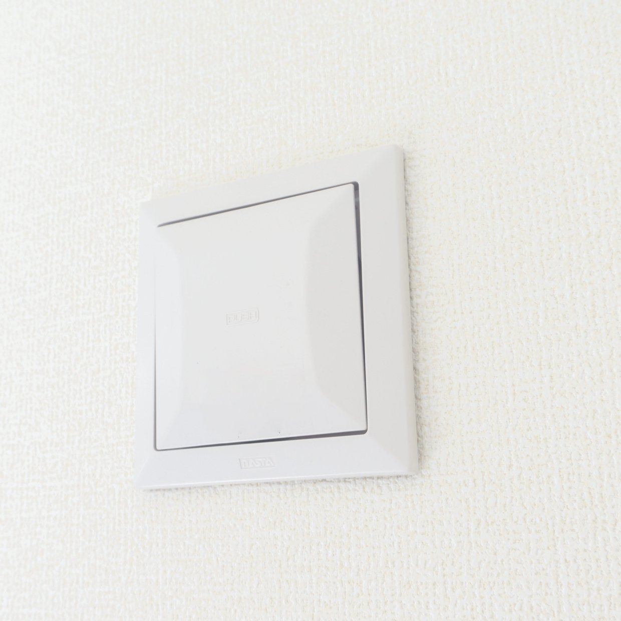  エアコン使用時に「給気口」を閉めてはいけないワケ→「知らずに閉めてた…」「開けたままが正解」 